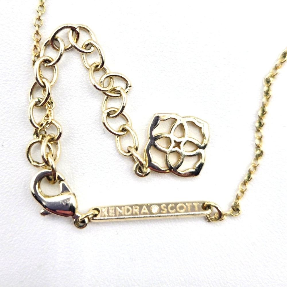 KENDRA SCOTT Ari Pendant Necklace in Watercolor Illusion Gold Plated - Picture 6 of 8